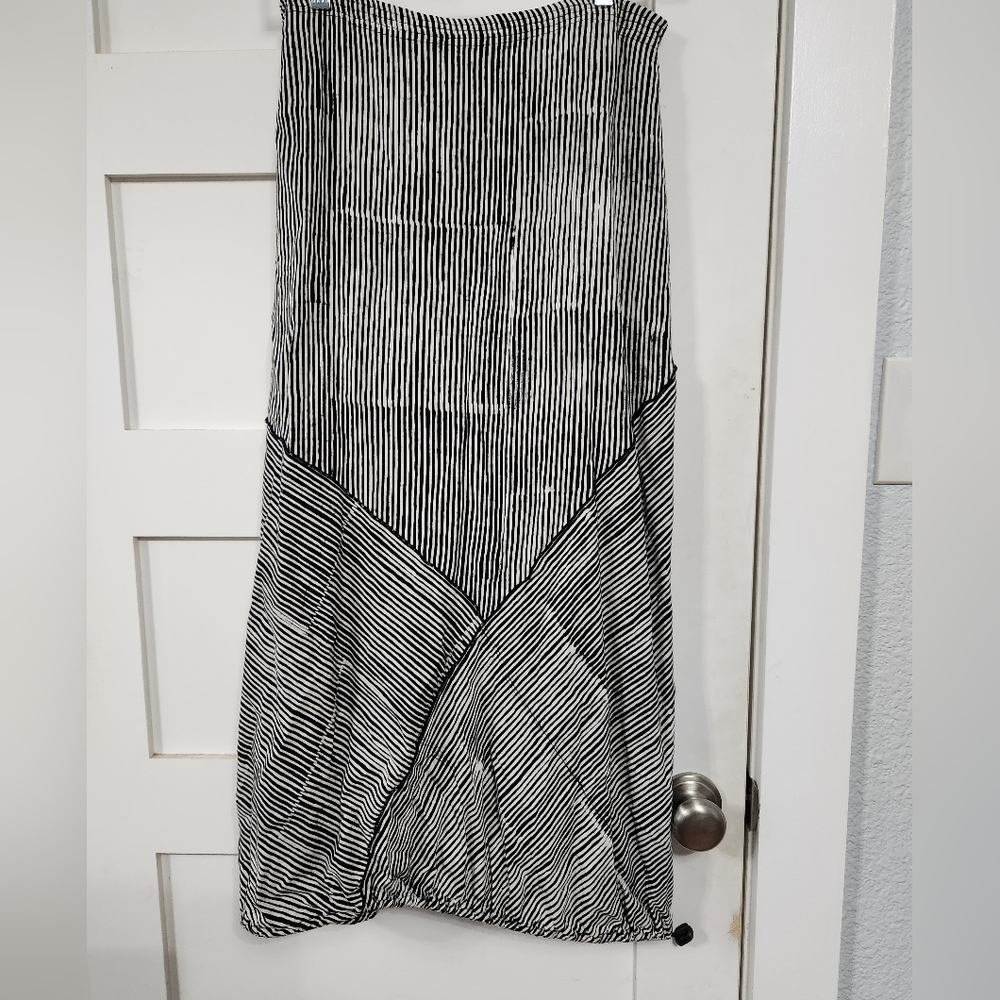 Black + white striped Lyng skirt - size M